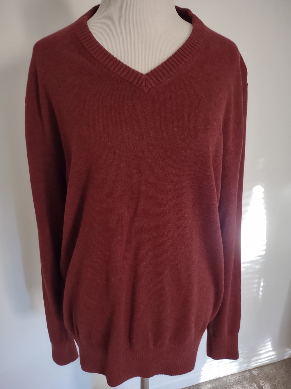 Eddie Bauer Men's V-Neck Sweater in Burgundy Cotton Cashmere Blend